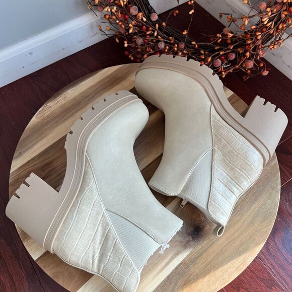 Sun + Stone Women's Veronikaa Pull-On Lug Chelsea Booties Sz 9.5M Ecru Croc - Picture 7 of 10